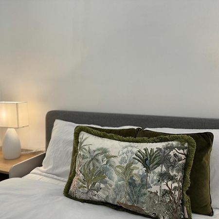 Holiday Home 2Br L 2Ba With Patio-Sleep 6 Λονδίνο Εξωτερικό φωτογραφία