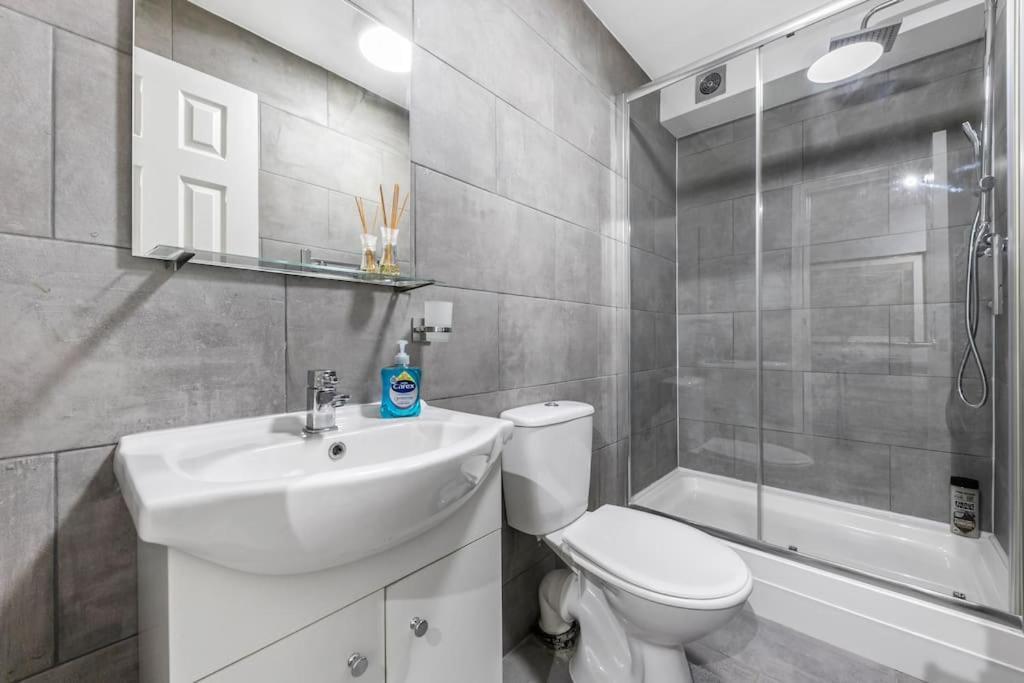 Holiday Home 2Br L 2Ba With Patio-Sleep 6 Λονδίνο Εξωτερικό φωτογραφία