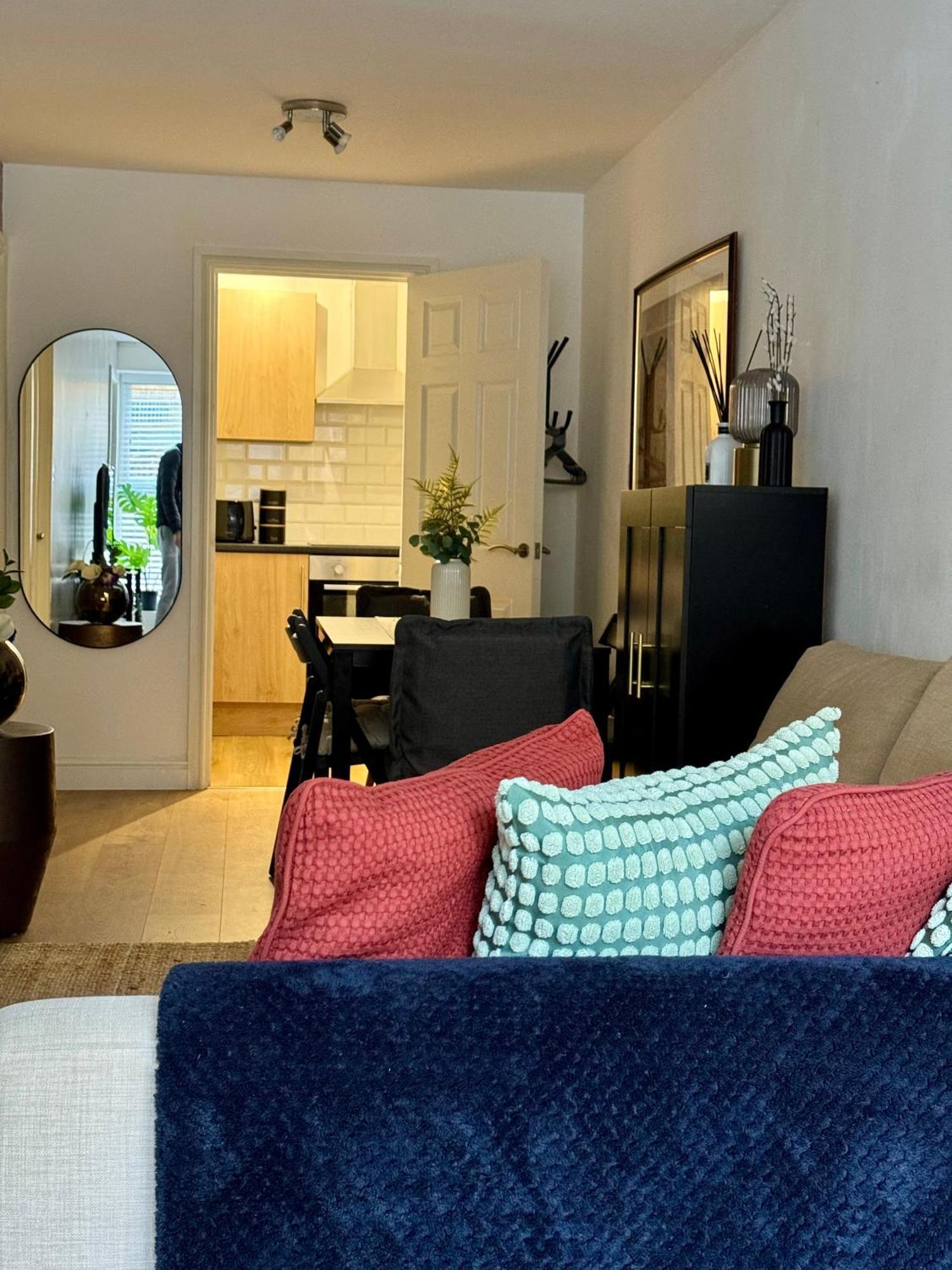 Holiday Home 2Br L 2Ba With Patio-Sleep 6 Λονδίνο Εξωτερικό φωτογραφία