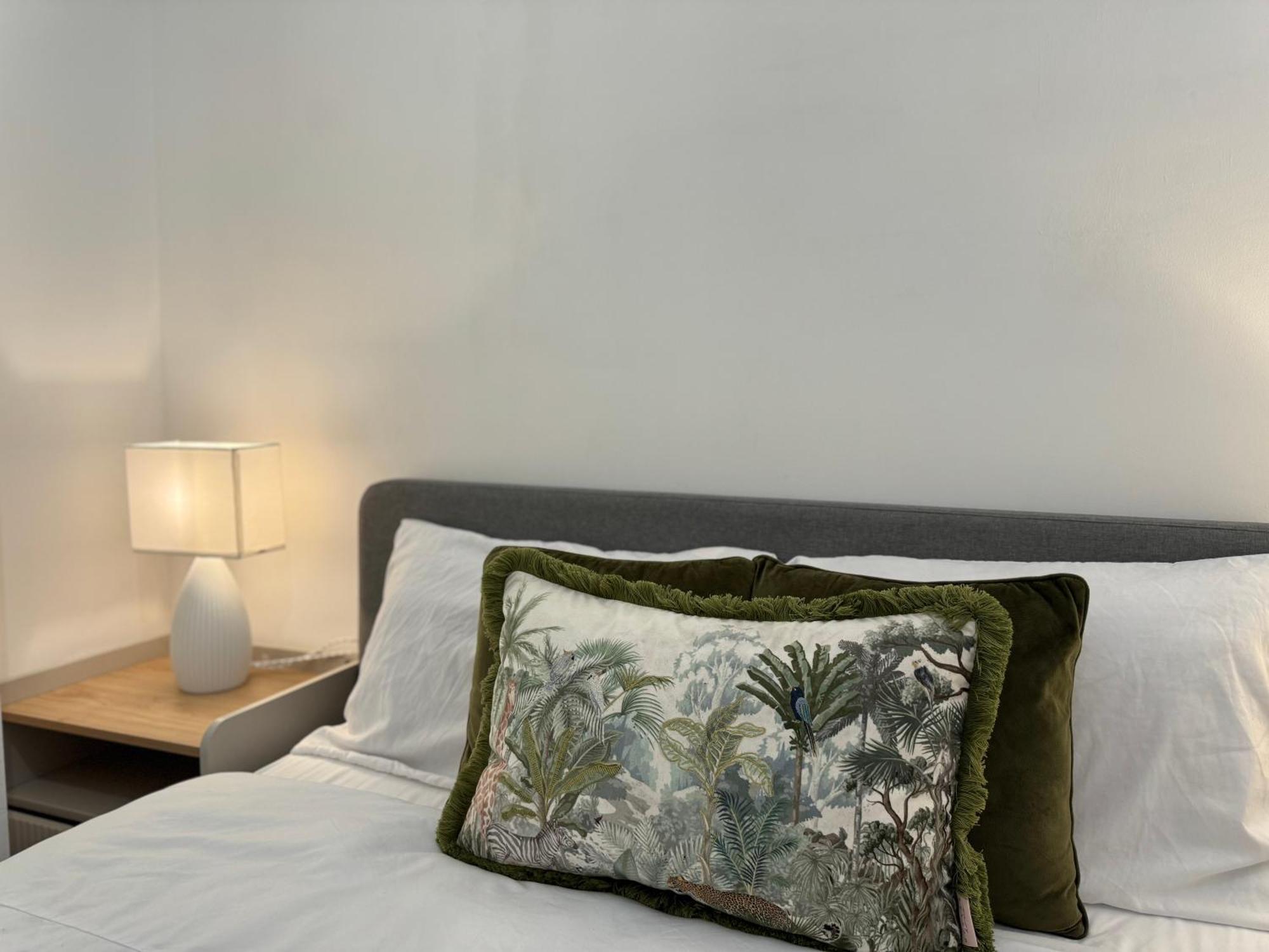 Holiday Home 2Br L 2Ba With Patio-Sleep 6 Λονδίνο Εξωτερικό φωτογραφία